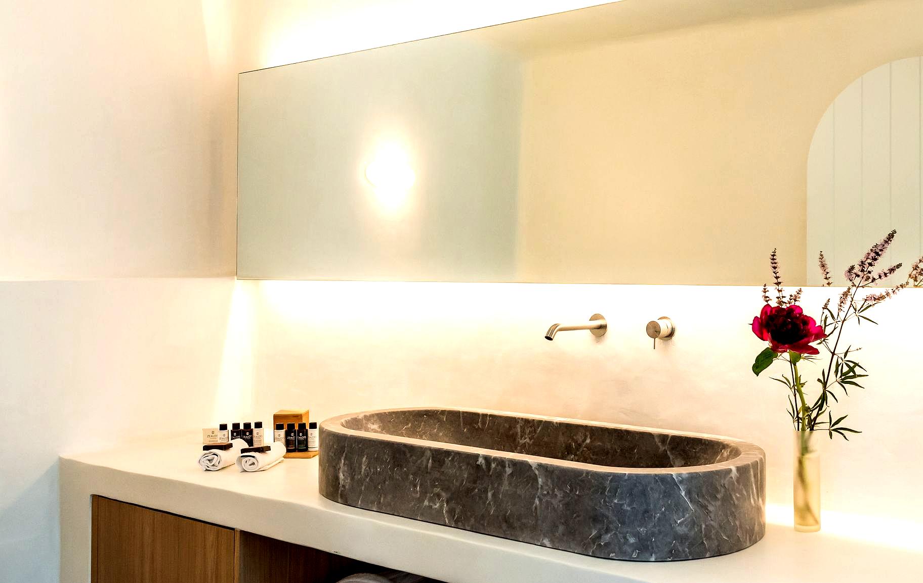 Chelidonia Luxury Suites